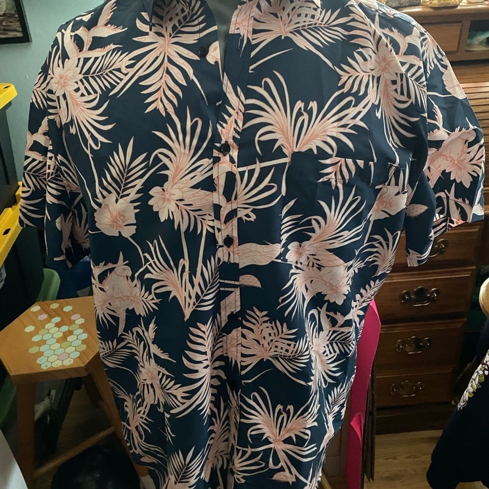 Preowned Men’s “ Nutexrol” Button Down Short Sleeve Shirt. 3XL. Hawaii Style